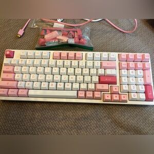 Akko pink and white keyboard🎀🪿🩷🦢